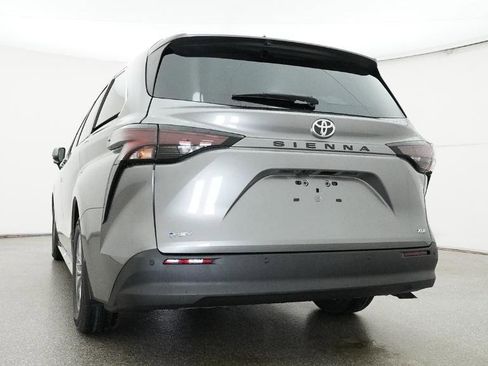 New 2026 Toyota Sienna XLE FWD image 4