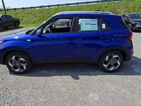Used 2025 Hyundai Venue Limited FWD image 3