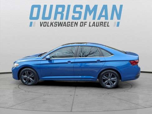 Used 2022 Volkswagen Jetta SE w/ Panoramic Sunroof Package image 4