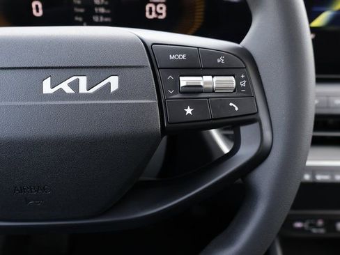 New 2025 Kia K4 LXS image 32