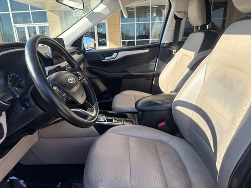 Used 2022 Ford Escape SEL image 8