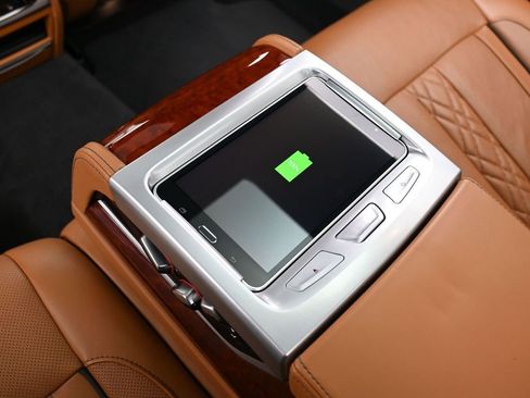 Used 2022 BMW ALPINA B7 xDrive w/ Luxury Rear Seating Package image 30