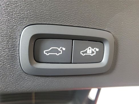 Certified 2026 Volvo XC40 B5 Core AWD/4WD image 10