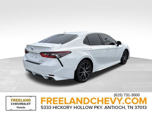 Used 2023 Toyota Camry SE w/ Convenience Package FWD image 3