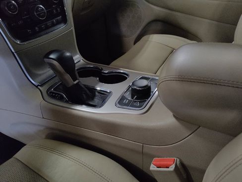 Used 2016 Jeep Grand Cherokee Limited w/ Luxury Group II AWD/4WD image 26