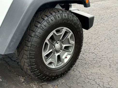 Used 2018 Jeep Wrangler Unlimited Rubicon w/ Connectivity Group image 9