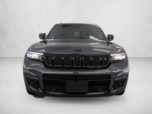 Used 2023 Jeep Grand Cherokee L Summit AWD/4WD image 2