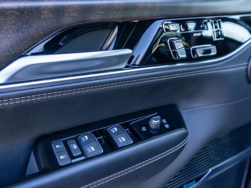 Used 2024 Jeep Grand Wagoneer L 4WD image 15