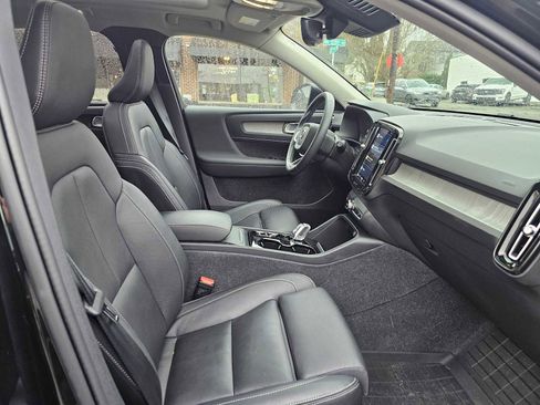 Certified 2024 Volvo XC40 B5 Plus w/ Climate Package image 10