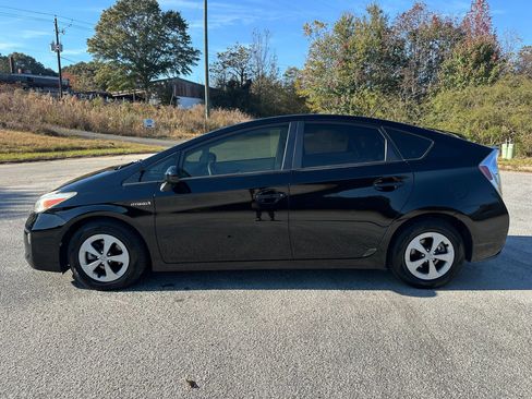 Used 2015 Toyota Prius Three image 2