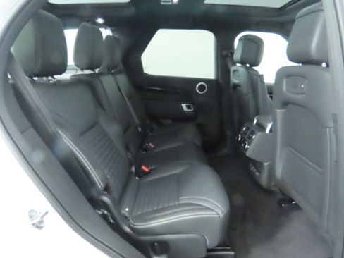 Used 2025 Land Rover Discovery S AWD/4WD image 23