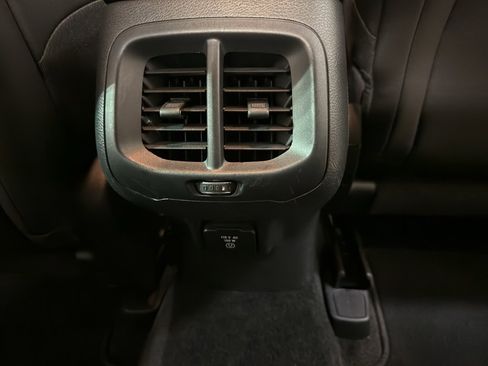 Used 2015 Jeep Cherokee Limited image 27