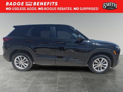 Used 2024 Chevrolet TrailBlazer LS FWD image 3