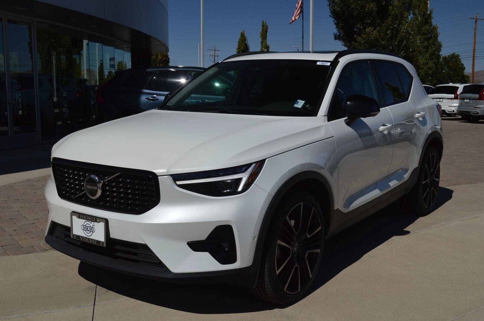 Certified 2023 Volvo XC40 B5 Ultimate w/ Protection Package Premier AWD/4WD image 1
