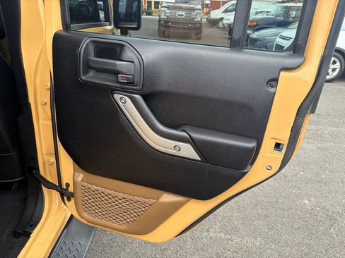 Used 2014 Jeep Wrangler Unlimited Sahara w/ Connectivity Group AWD/4WD image 14