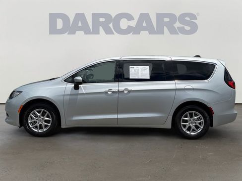 Used 2023 Chrysler Voyager LX FWD image 4