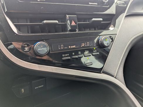 Used 2023 Toyota Camry SE w/ Convenience Package FWD image 17