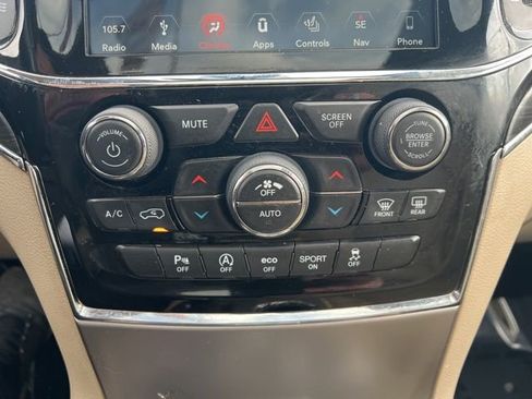 Used 2019 Jeep Grand Cherokee Limited w/ Luxury Group II image 14