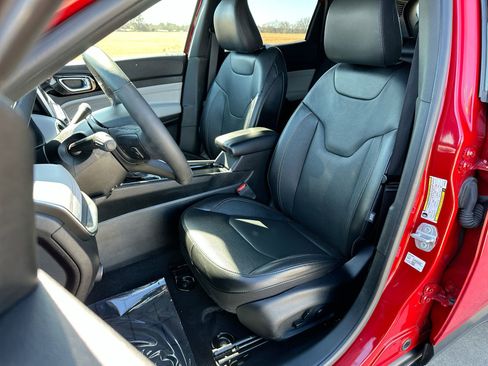 Used 2023 Jeep Compass Limited image 11