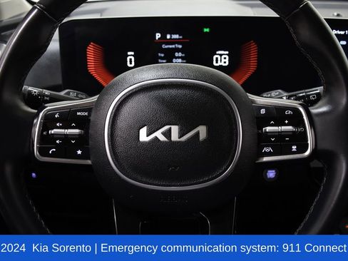 Used 2024 Kia Sorento S image 11