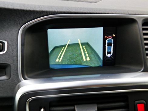 Used 2017 Volvo S60 T5 Inscription image 16