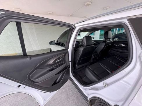 Used 2023 GMC Terrain SLT w/ Infotainment Package II image 18