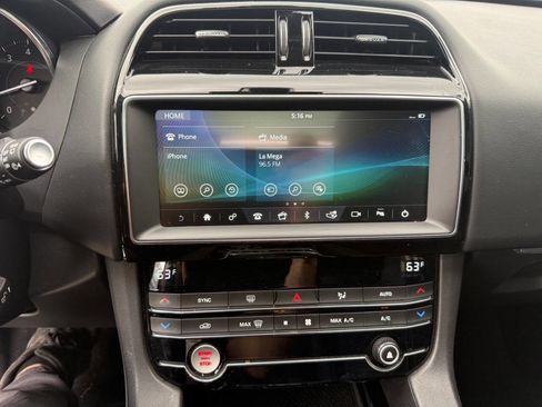 Used 2019 Jaguar F-PACE Premium image 15