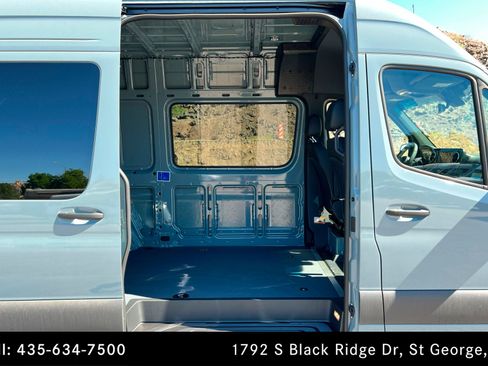 Used 2025 Mercedes-Benz Sprinter 2500 image 17
