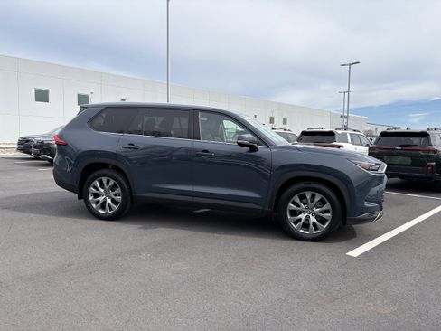 Used 2024 Toyota Grand Highlander Limited image 8