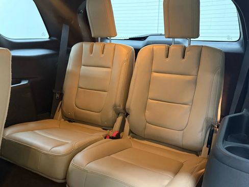 Used 2017 Ford Explorer XLT w/ Equipment Group 202A image 40