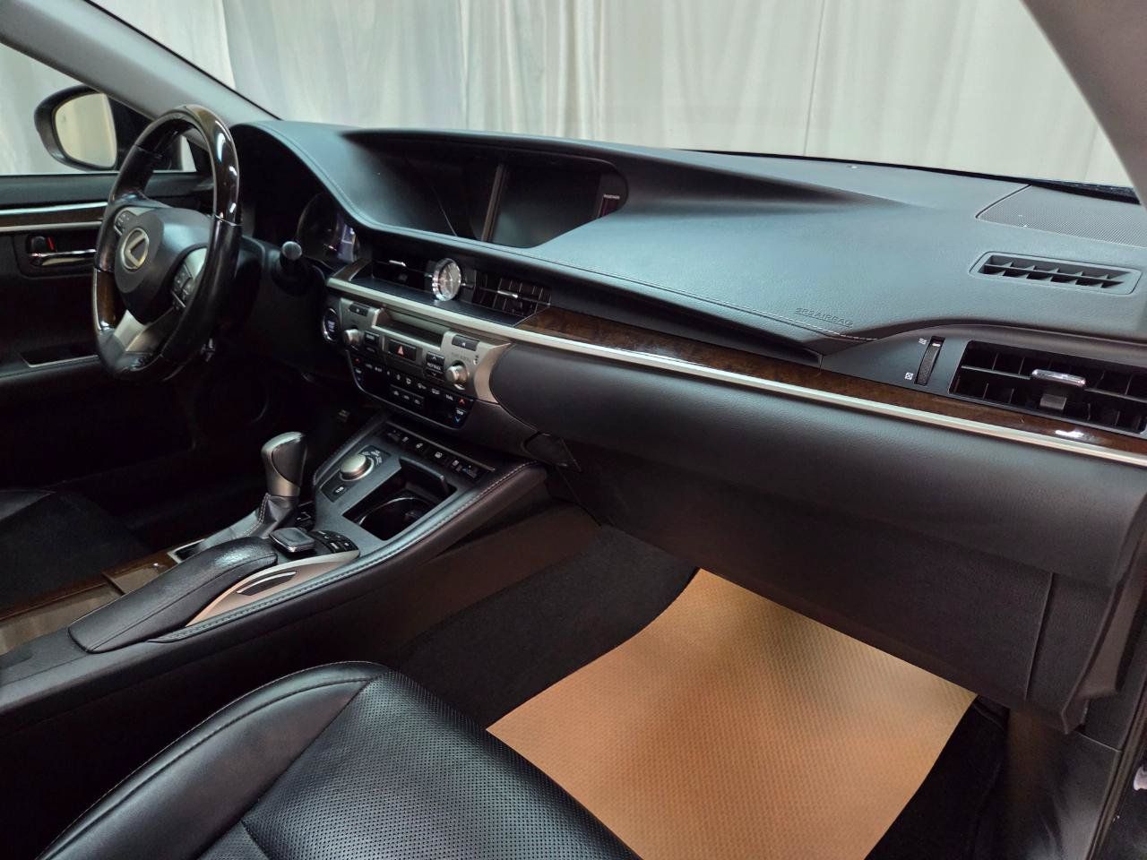 Used 2018 Lexus ES 350 w/ Luxury Package w/Wood Trim FWD image 18