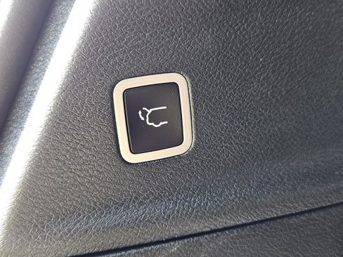 Used 2025 Chrysler Pacifica Limited FWD image 31
