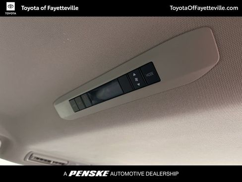 Used 2025 Toyota Sienna LE w/ LE Plus Package image 18