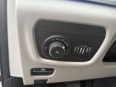 Certified 2022 Jeep Grand Cherokee Summit image 8