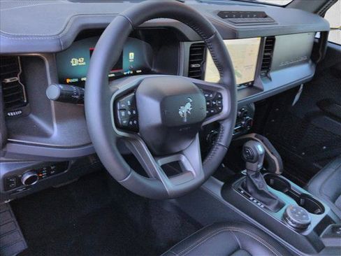 New 2025 Ford Bronco Badlands image 3