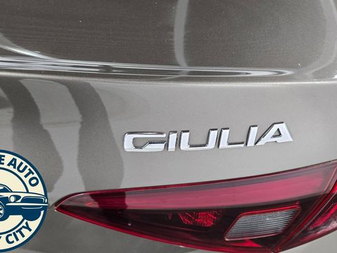 Used 2019 Alfa Romeo Giulia AWD image 35