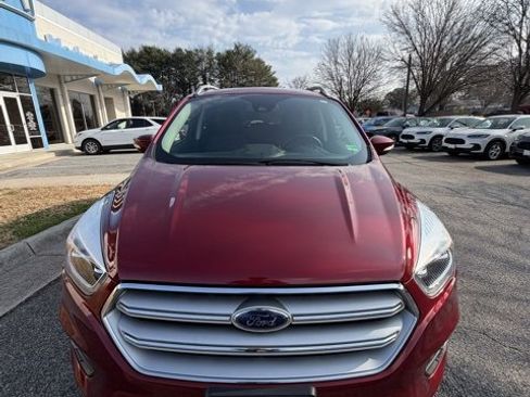 Used 2019 Ford Escape Titanium image 3
