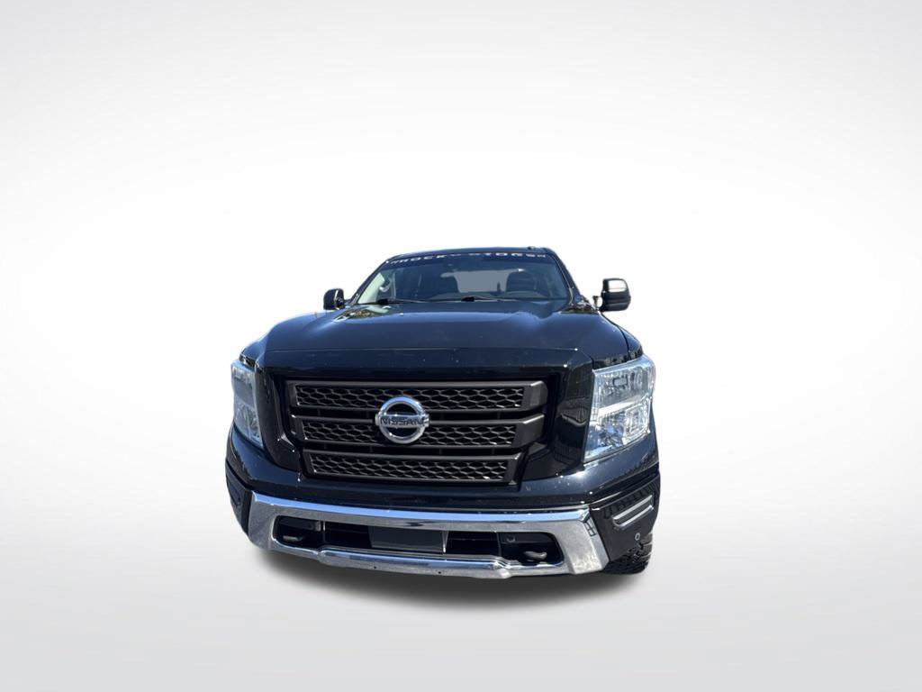 Used 2021 Nissan Titan SV w/ SV Convenience Package AWD/4WD image 2