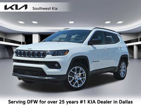 Used 2024 Jeep Compass Latitude AWD/4WD image 1