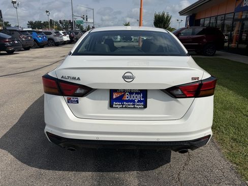 Used 2025 Nissan Altima 2.5 SR w/ SR Premium Package FWD image 4