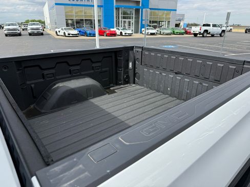 Used 2025 GMC Sierra 1500 AT4 w/ AT4 Premium Package AWD/4WD image 12