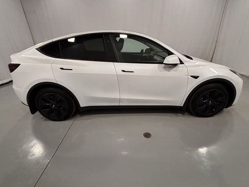 Used 2024 Tesla Model Y Long Range image 5