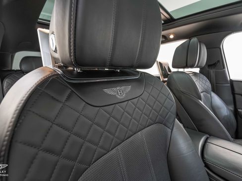 Used 2017 Bentley Bentayga AWD/4WD image 25