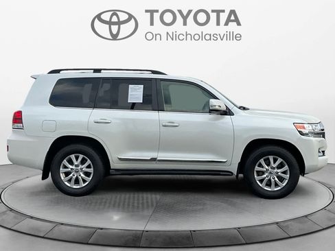 Used 2016 Toyota Land Cruiser image 6