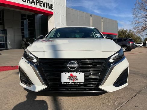 Used 2025 Nissan Altima 2.5 SV image 4