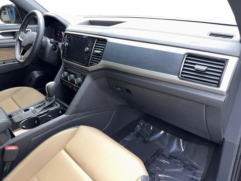 Used 2023 Volkswagen Atlas Cross Sport SE w/ Panoramic Sunroof Package FWD image 52