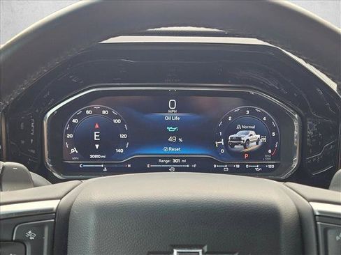 Used 2024 Chevrolet Silverado 1500 LT Trail Boss w/ LT Trail Boss Premium Package AWD/4WD image 9