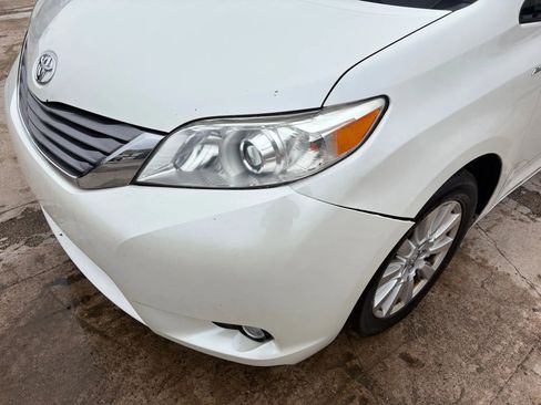 Used 2017 Toyota Sienna XLE w/ XLE Navigation Package image 27