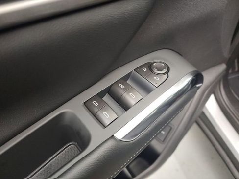 New 2026 Chevrolet Traverse LT image 17