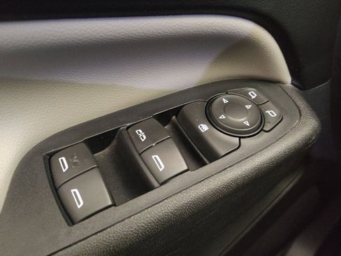 Used 2019 Chevrolet Equinox LS FWD image 27